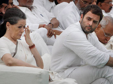 rahul gandhi,sonia gandhi,business,congress leader video to sonia gandhi,narendra modi,congress  సోనియమ్మా..రాహుల్ తో వ్యాపారం పెట్టించమ్మా!